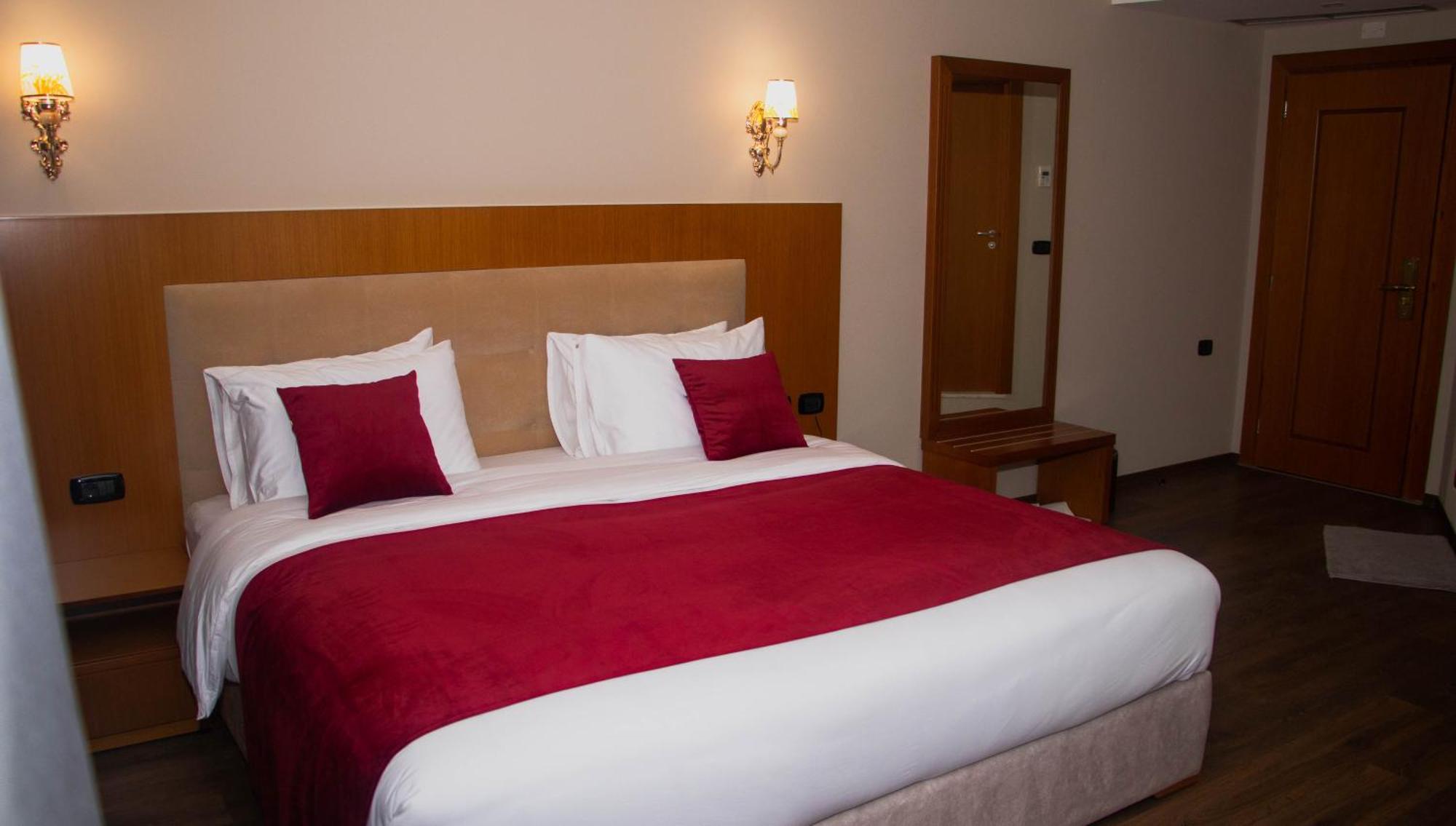 Albanopolis Hotel 티라나 외부 사진