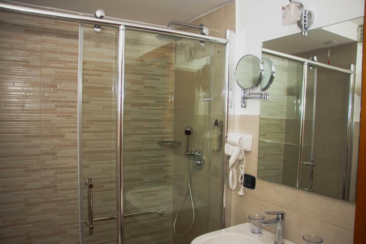 Albanopolis Hotel 티라나 외부 사진