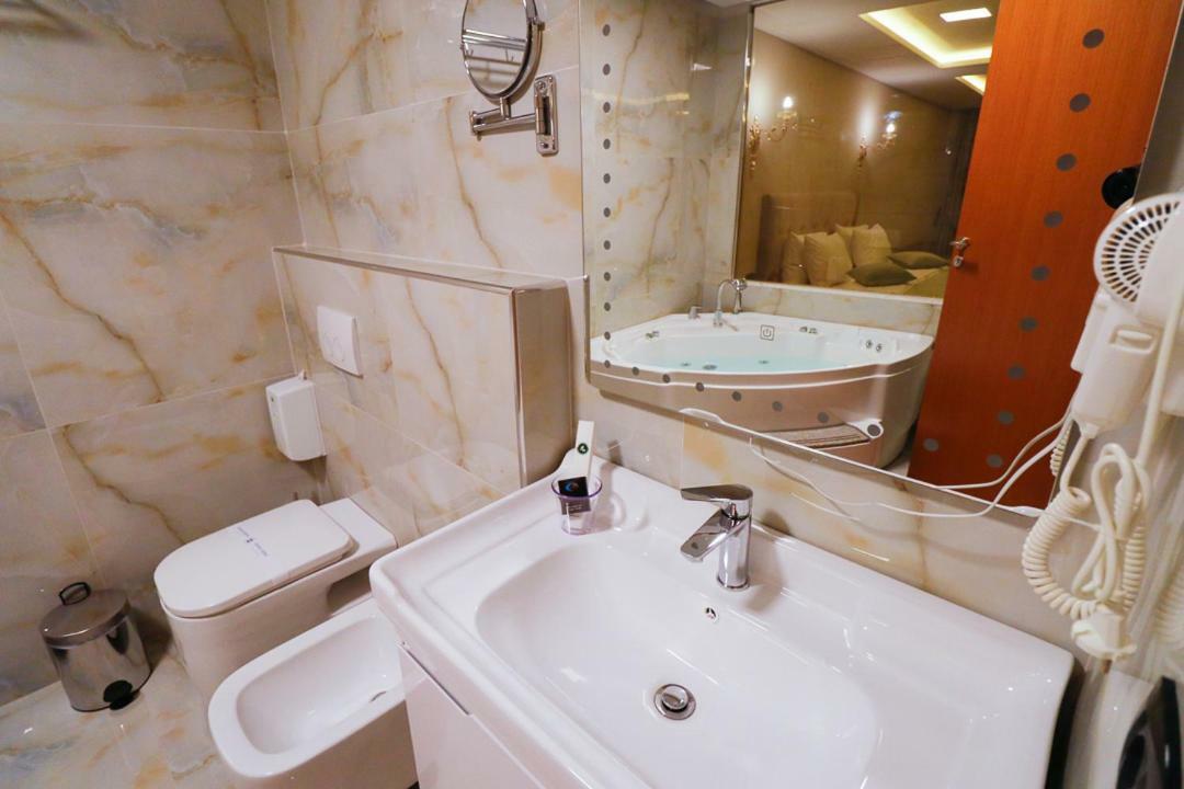 Albanopolis Hotel 티라나 외부 사진